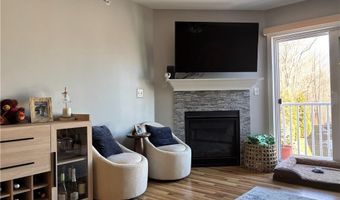 9 Gray Coach Ln 913, Cranston, RI 02921