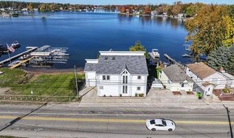 2076 S Long Lake Rd, Fenton, MI 48430
