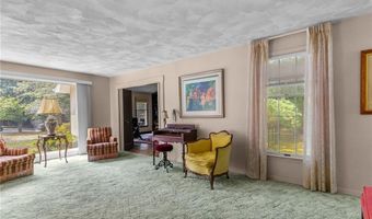 300 Country View Dr, Warwick, RI 02886