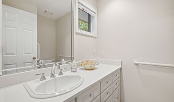 4 Biltmore Park 4, Bloomfield, CT 06002