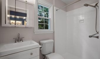 8614 BRAEBURN Dr, Annandale, VA 22003