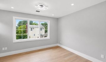 37 Beverly Dr, Albertson, NY 11507