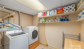 17 Red Oak Ln, Alexander, NC 28701