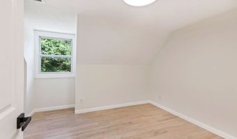 31 Flat Rock Rd, Branford, CT 06405