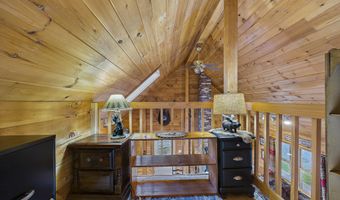 15 N Ridge Rd, Beaver Cove, ME 04441
