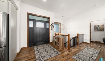 1012 S Nicholas Ave, Brandon, SD 57005