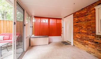 706 W GLEBE Rd, Alexandria, VA 22305