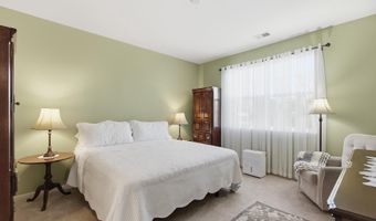 16 RACCOON Ln, Barnegat, NJ 08005