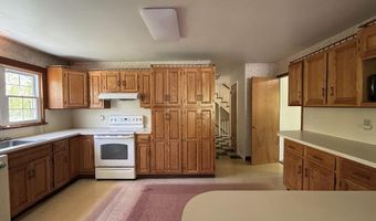 4 Noonan Ln, Albany, NY 12209