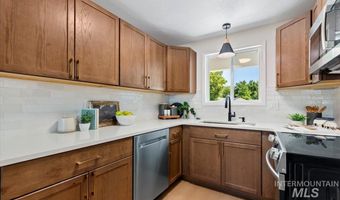8450 W Canterbury Dr, Boise, ID 83704