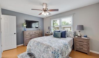 527 Blazedwood Dr, Ballwin, MO 63021