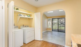 530 Crowfields Ln, Asheville, NC 28803
