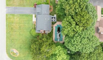 63 Derbyshire Dr, Cranston, RI 02921