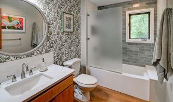 2877 Glacier Valley Rd, Fitchburg, WI 53711