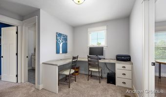 10 Fox Point Ct, Ada, MI 49301