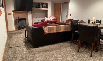 15733 Pine Cir, Basehor, KS 66007