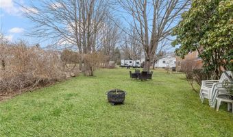 384 Valley Rd, Middletown, RI 02842