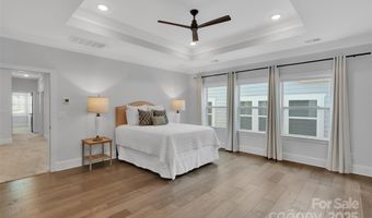 5052 Lesleewood Ct, Charlotte, NC 28226