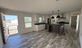 3 Bochee Rd, Apple Valley, CA 92307