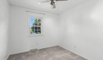 19 Midway Dr, Albany, NY 12205
