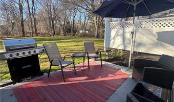 10 Parsley Ln, Narragansett, RI 02874