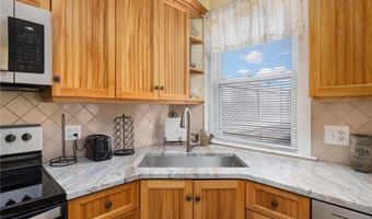 23 Vernon Ave 1, Newport, RI 02840