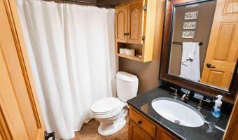 1105 Cherrywood Ln, Aberdeen, SD 57401