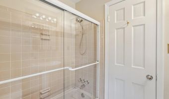 4893 35TH Rd N, Arlington, VA 22207