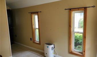 95 Mohawk St, Coventry, RI 02816