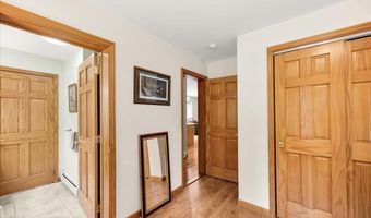 21 Bowling Green Ln, Belfast, ME 04915