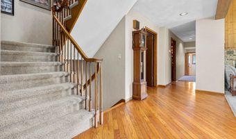 1334 W CLOVERDALE Dr, Appleton, WI 54914