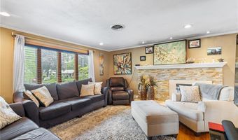 18 Magnolia Ln, Coventry, RI 02816