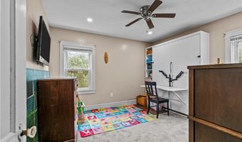 129 Bliss Mine Rd, Newport, RI 02840