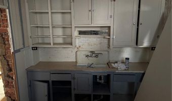 1015 S 6th St, Atchison, KS 66002