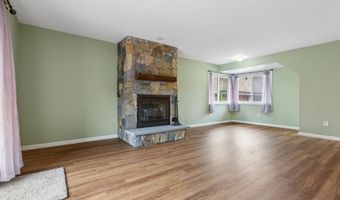 70 Montoya Dr 70, Branford, CT 06405