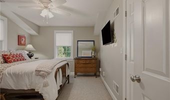 11 King Philip Ave, Bristol, RI 02809