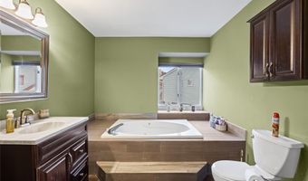 2 Windsor Ct, Amityville, NY 11701