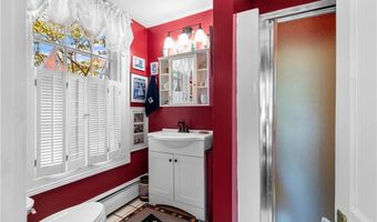 22 Greenough Pl, Newport, RI 02840