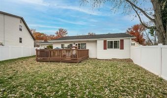 704 Woodrun Dr, Ballwin, MO 63021