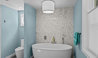 37 Dye Hill Rd, Hopkinton, RI 02832