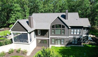547 Roundtree Dr NE, Ada, MI 49301