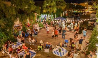 63 8th St, Apalachicola, FL 32320