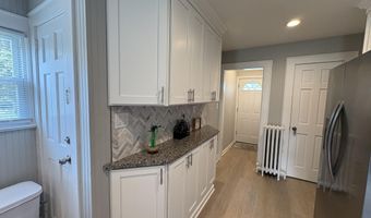 154 8th St A, Belford, NJ 07718