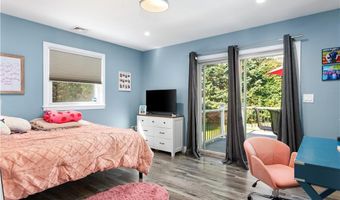 4 James St, Middletown, RI 02842