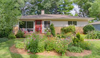 2104 S Circle Dr, Ann Arbor, MI 48103