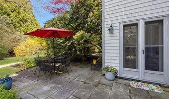 421 Bellevue Ave 2A, Newport, RI 02840