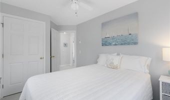 28 Wilbur Ave, Newport, RI 02840