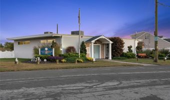 15 Hayes Rd, Amity Harbor, NY 11701