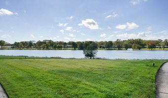 677 B New Castle Ct, Lakewood, NJ 08701