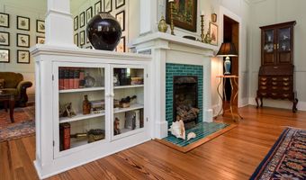 160 Ave C, Apalachicola, FL 32320